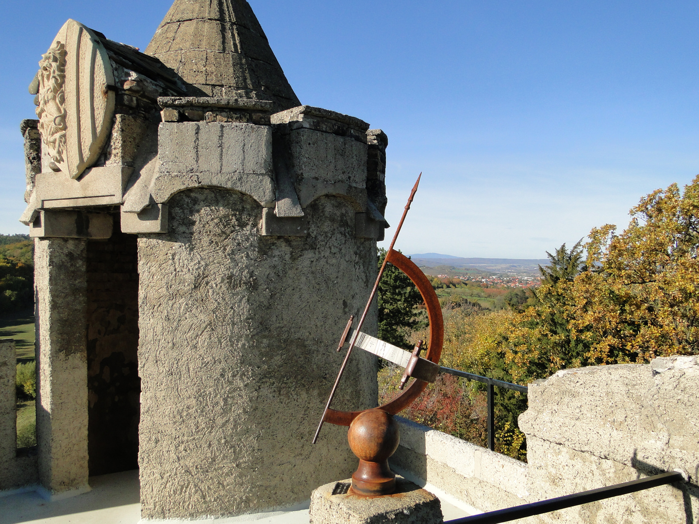 ein Herbsttag auf der Roseburg bei Rieder