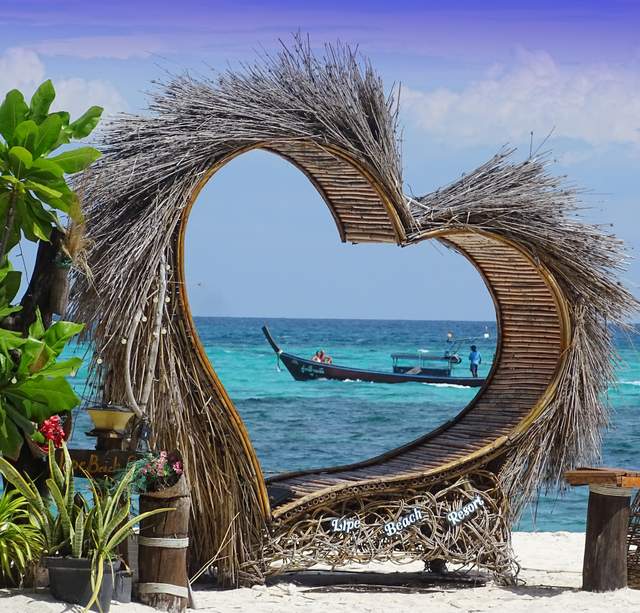 Ein Herz als Wahrzeichen auf der Insel Koh Lipe  ///  fotosobo a gemail.com)