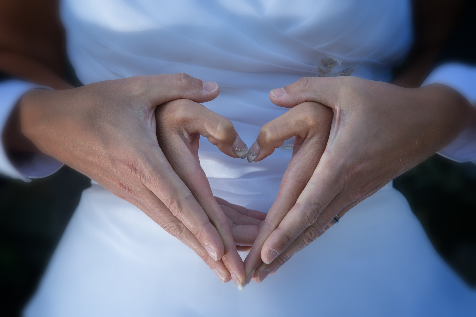 Ein Herz aus H nden Foto Bild emotionen hochzeit Ein Herz aus H nden Foto Bild emotionen hochzeit