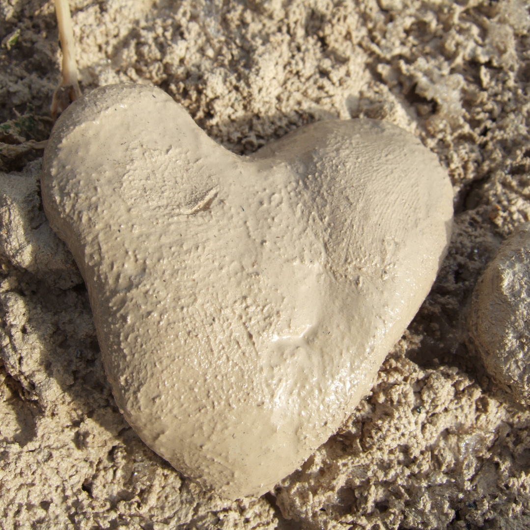 ein Herz aus Sand und Staub