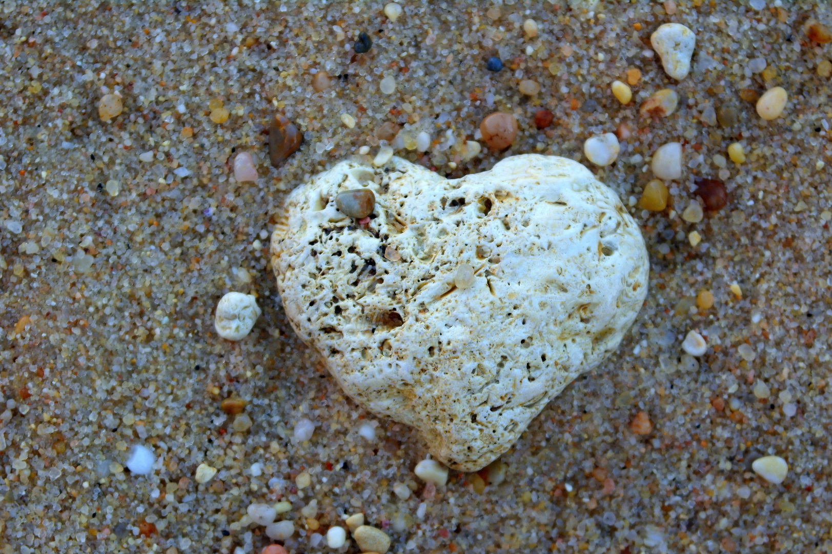 ein Herz aus Stein.... Foto & Bild | sonstiges, steine & mineralien, strand Bilder auf fotocommunity