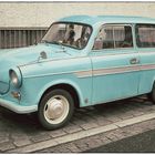 Ein himmelblauer Trabant