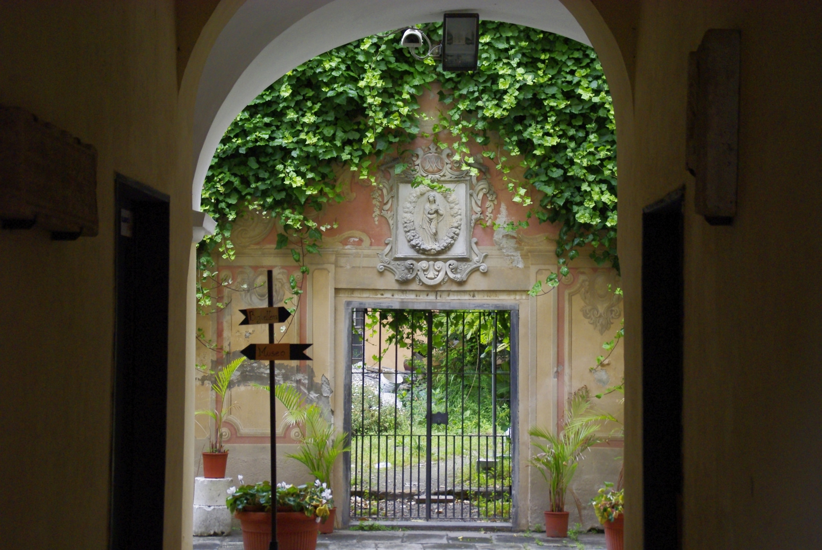 ein Hinterhof in Albenga