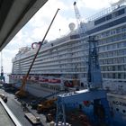 Ein Hochhaus, die Norwegian Breakaway