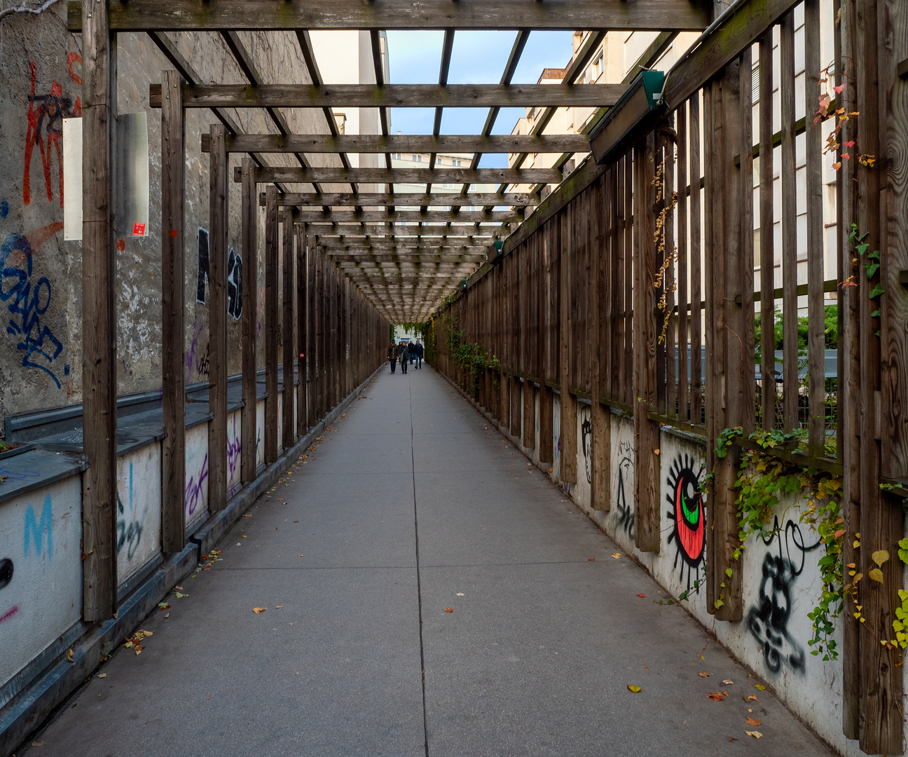 ein holzpfostentunnel...