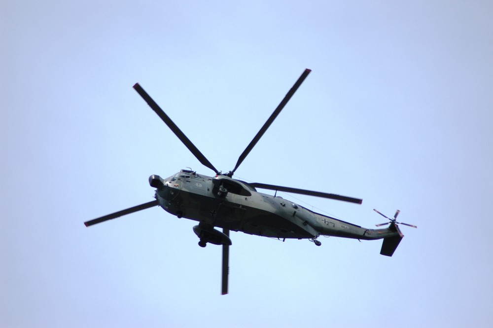 Ein Hubschrauber der Marine zur Kieler Woche 2009