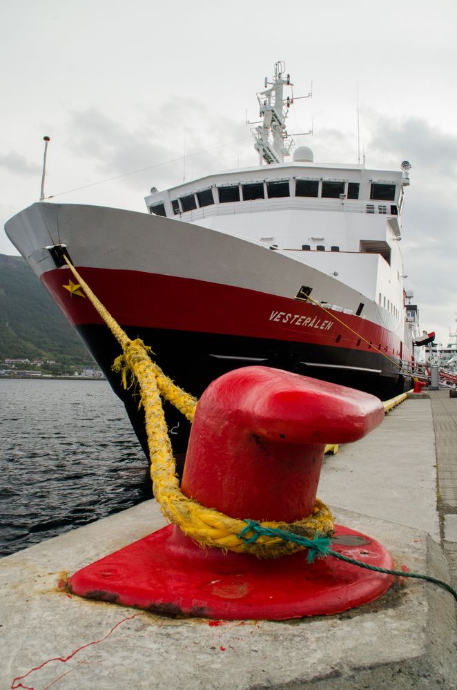 ein Hurtigroutenschiff in Tromsö