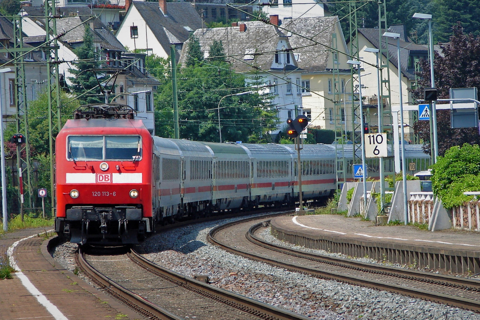 Ein IC auf der linken Rheinstrecke 