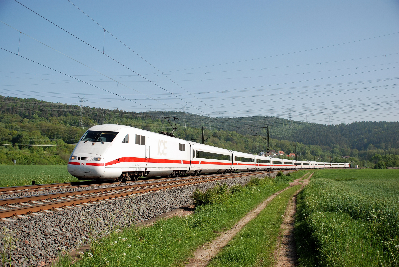 Ein ICE 1 auf der Nord-Süd - und das planmäßig