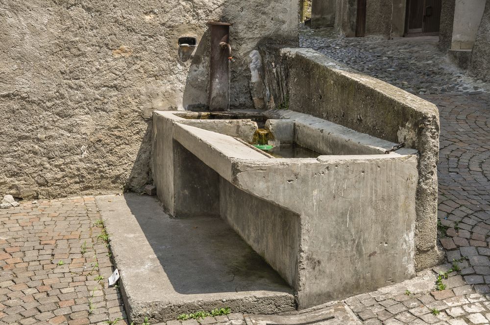 Ein immer noch genutzter Waschplatz Foto & Bild motive, szenen, etc