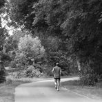 ein Jogger auf dem Weg ins Moor ...