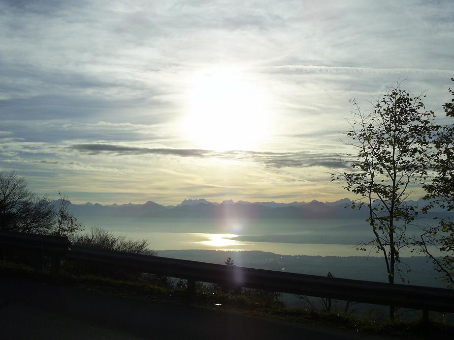 ein kalter Novembermorgen über dem Genfer See