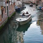 Ein Kanal in Venedig