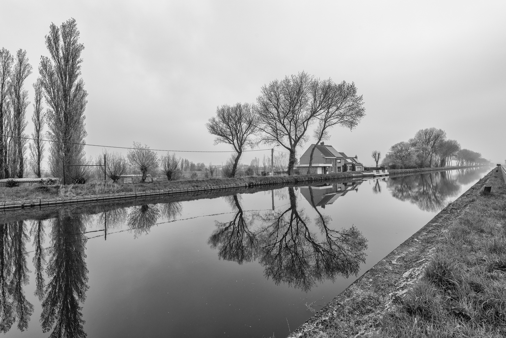 Ein Kanal östlich von Nieuwpoort - Westflandern - Belgien