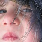 Ein Kind mit blaue Augen