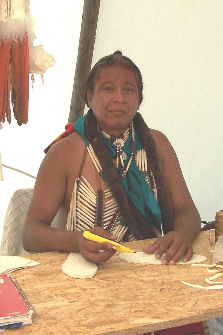 Ein Kiowa-Kunsthandwerker