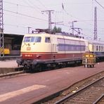 Ein klassischer InterCity in Karlsruhe