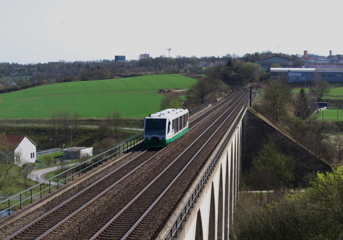 Ein "Kleiner" auf einem großen Viadukt