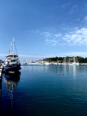 Ein kleiner Hafen an der  Adria  