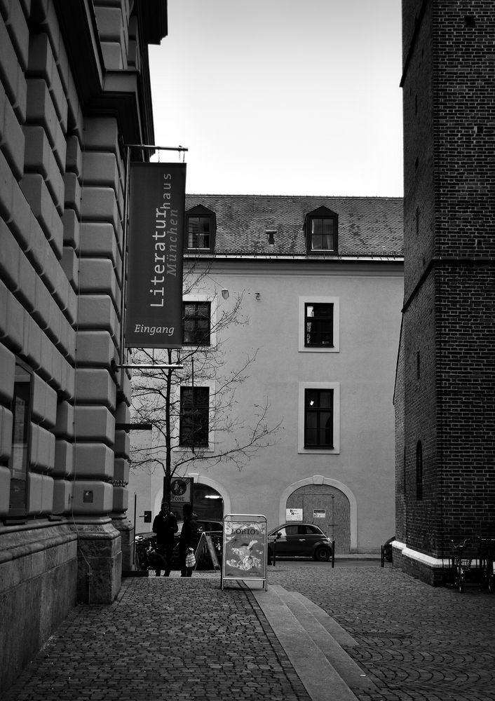 Ein kleiner Platz irgendwo in München