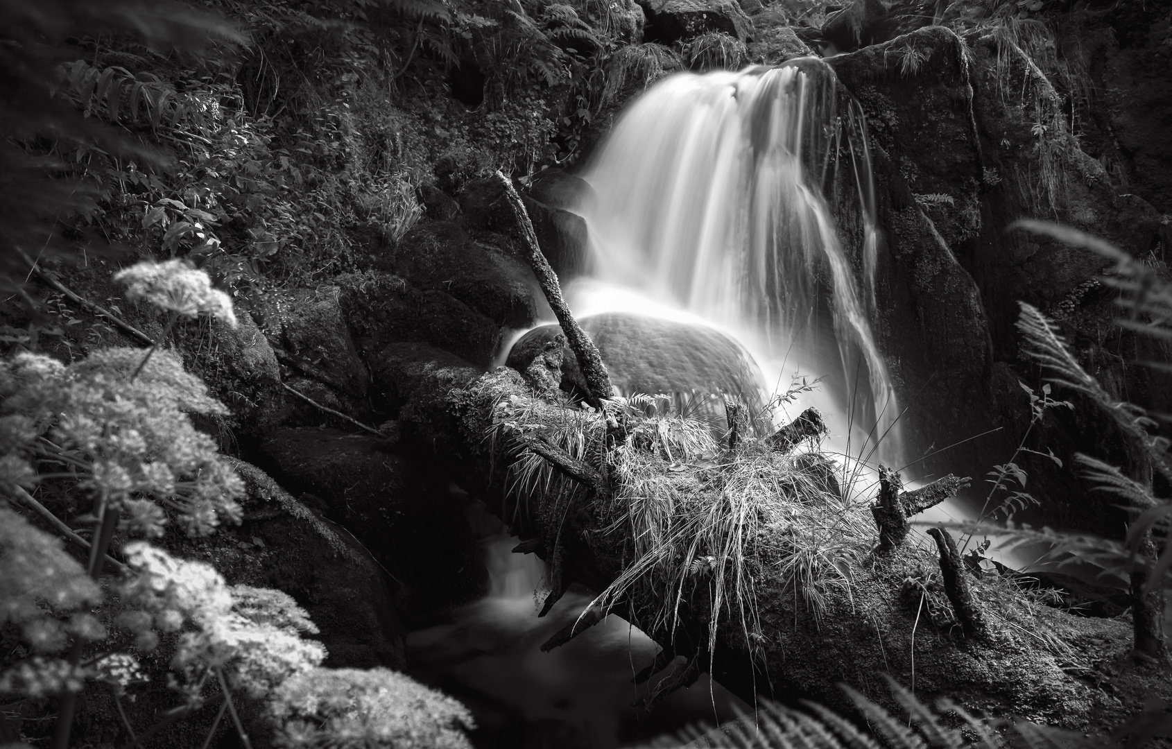 Ein kleiner Wasserfall.