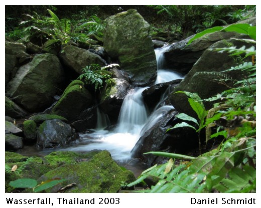 ein kleiner Wasserfall in Thailand