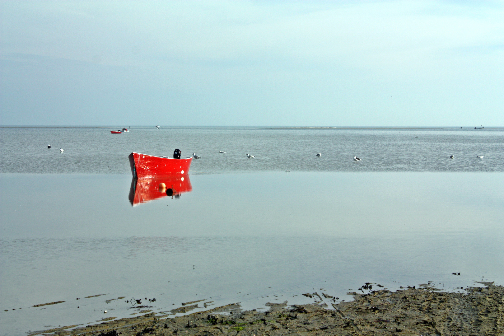 ein kleines boot in der nordsee