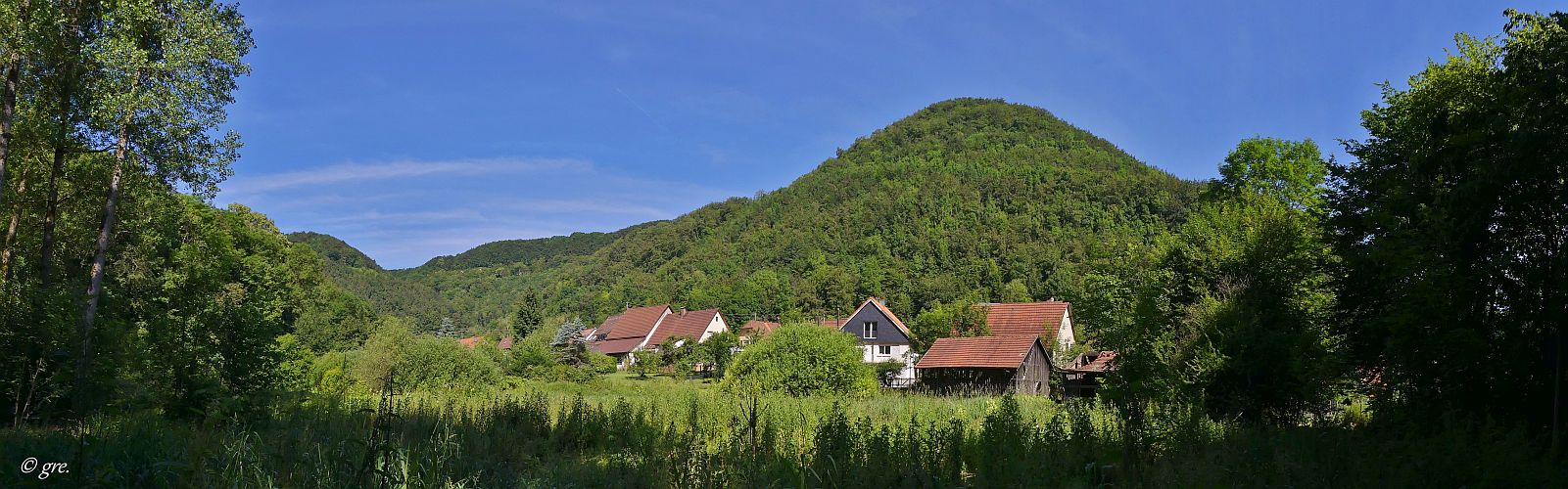 Ein kleines Dorf am Fuss der Schwäbischen Alb