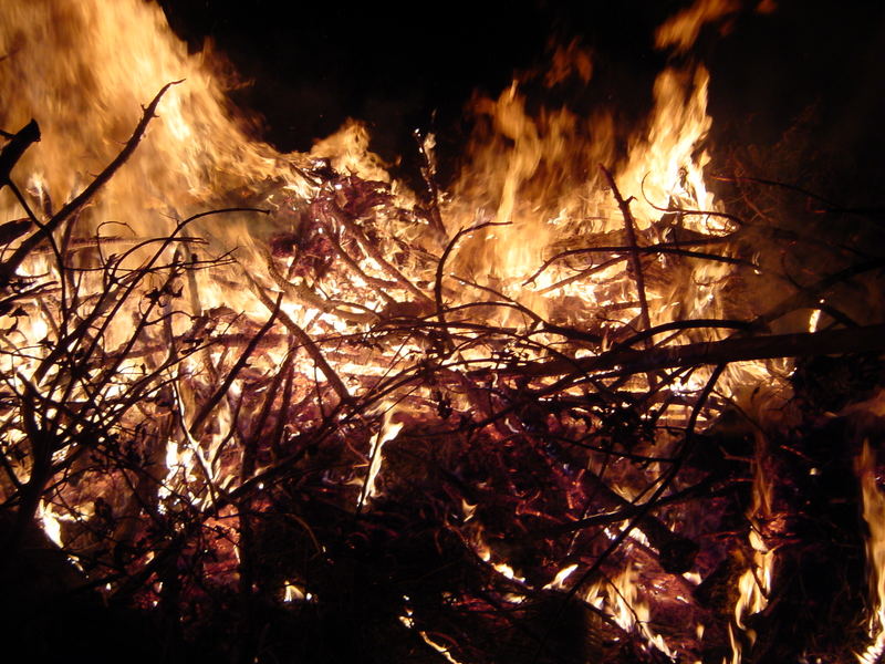 ein kleines feuer sollte es werden, wurde mir gesagt....