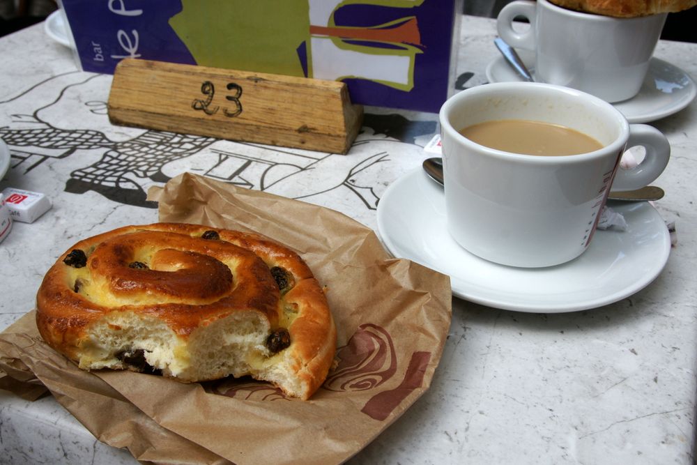 ein kleines Frühstück auf dem Markt in Ceret