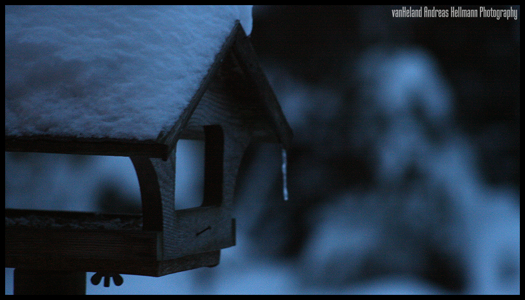 Ein kleines Haus im Schnee