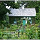 Ein kleines Haus mit Garten