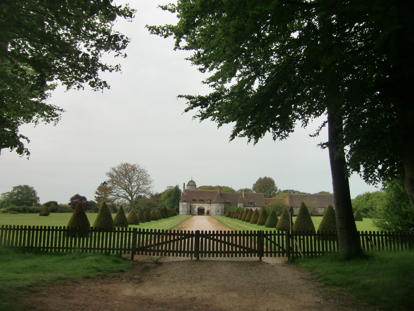 Ein kleines Schloss in der Nähe von Cany-Barville