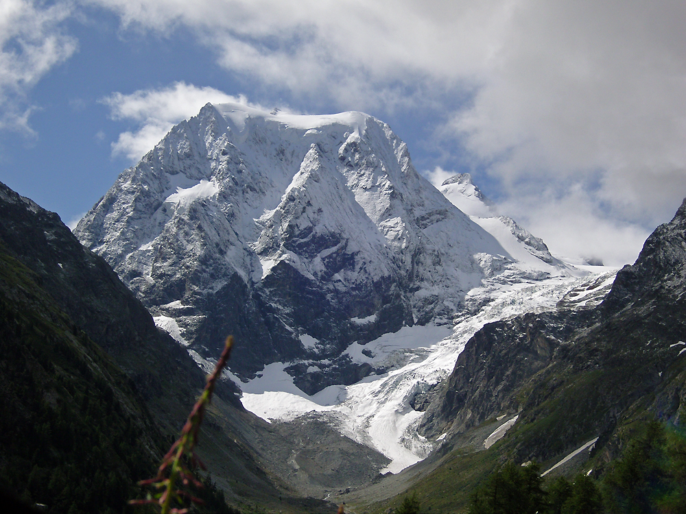 Ein Klotz in der Landschaft