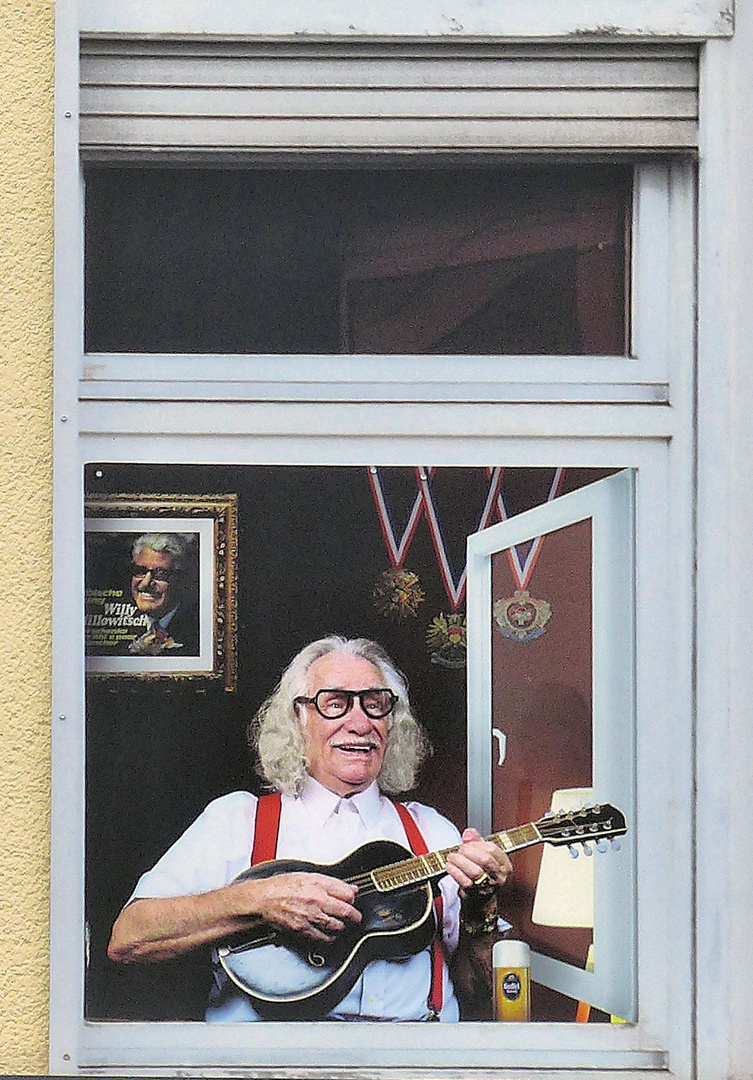 Ein Kölner Original am Fenster