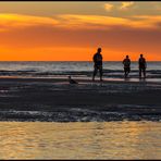 ...ein Kommen und Gehen am Meer... - ...eingetaucht in rot-goldenem Licht...