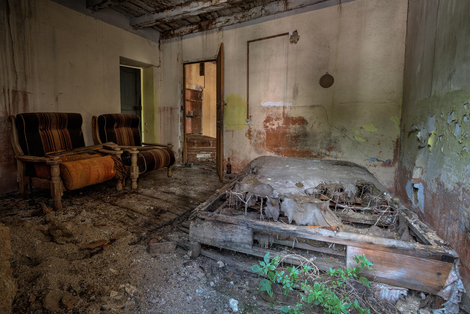 ein korsisches Schlafzimmer... Foto &amp; Bild | marode, schlafen, marodes ...