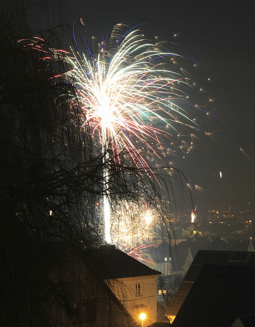 Ein kräftiges PROSIT NEUJAHR !