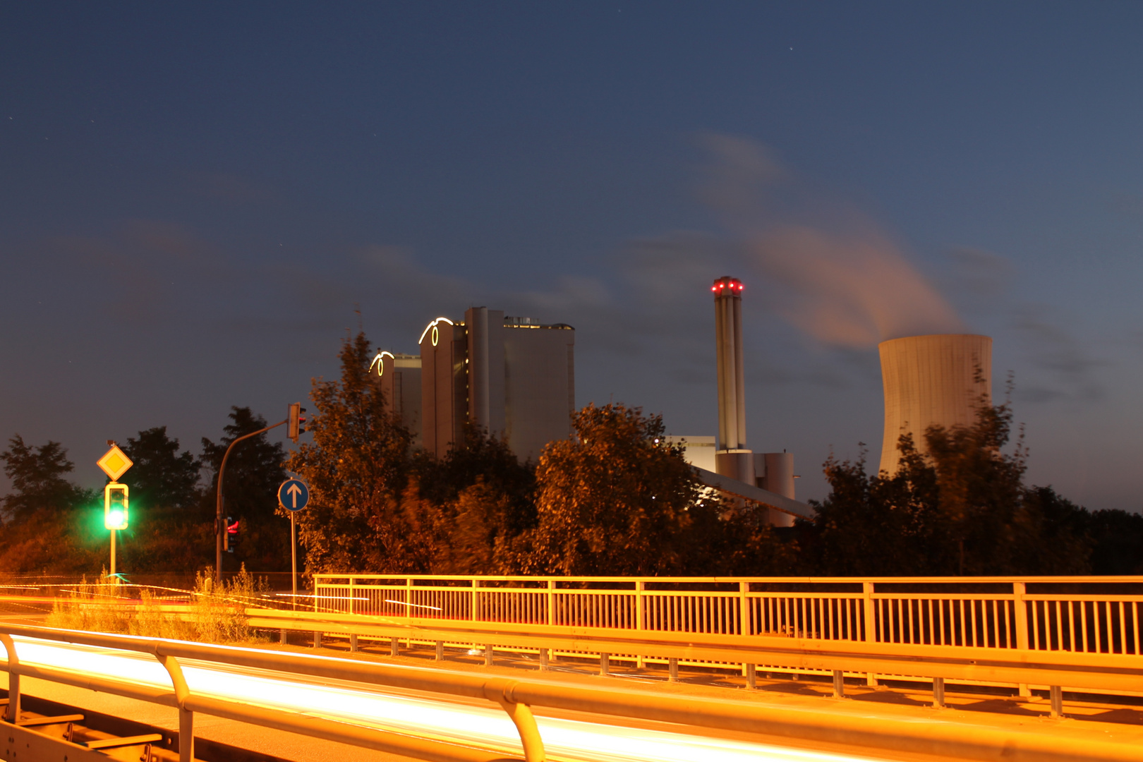 Ein Kraftwerk in Hannover, an der A 2