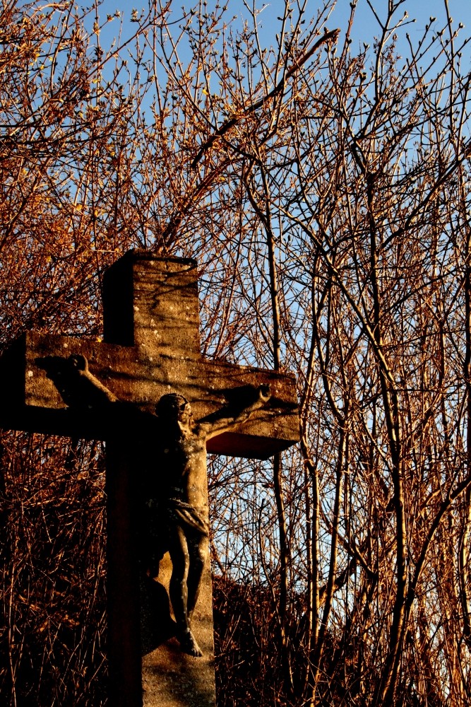 Ein Kreuz am Wegesrand