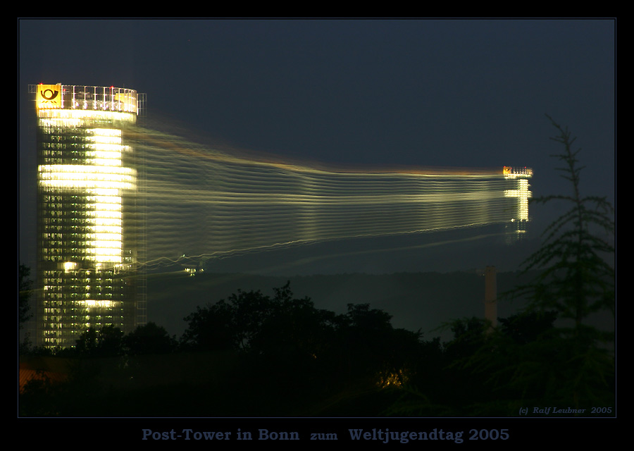 "Ein Kreuz auf dem Weg" - - - Weltjugendtag 2005 --- Post-Tower in Bonn #002