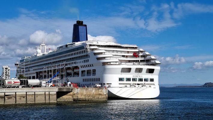 ein Kreuzfahrtschiff im Hafen von Québec