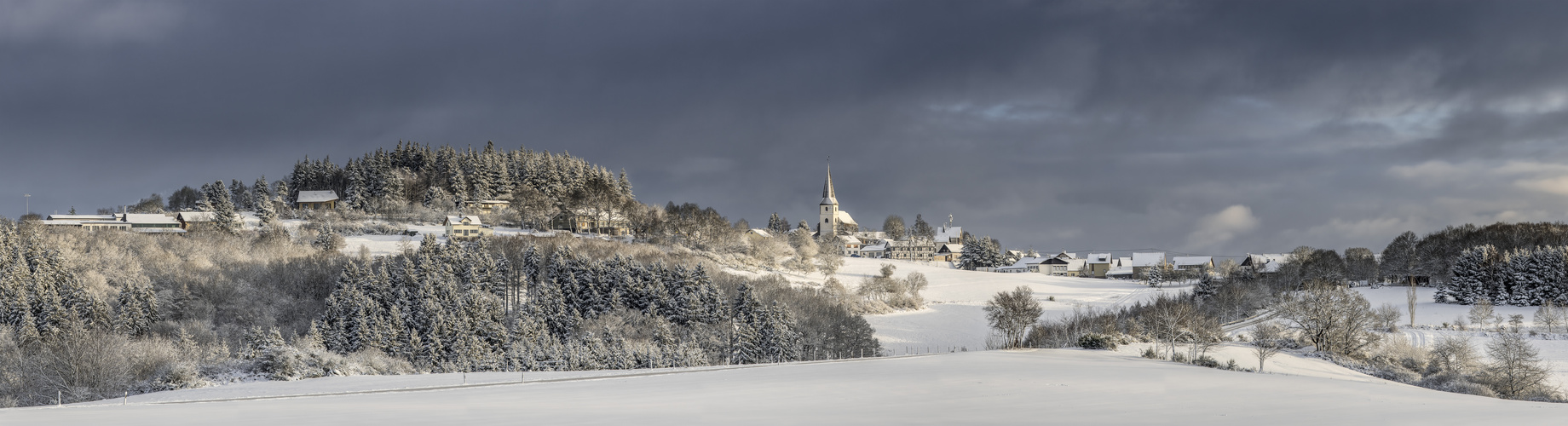 Ein kurzer Moment Wintersonne auf Reifferscheid, Eifel