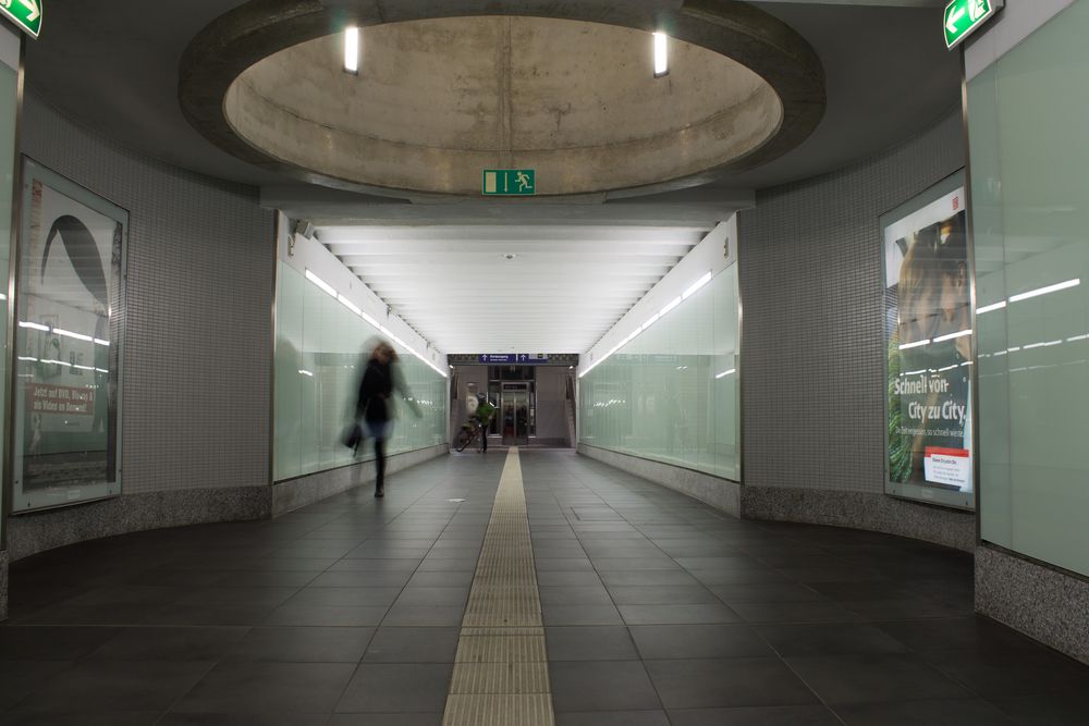 ein langer Gang Foto & Bild architektur, architektur bei nacht