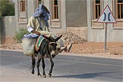 ein langes Hemd hilft gegen Hitze, den bösen Blick und Fotografen