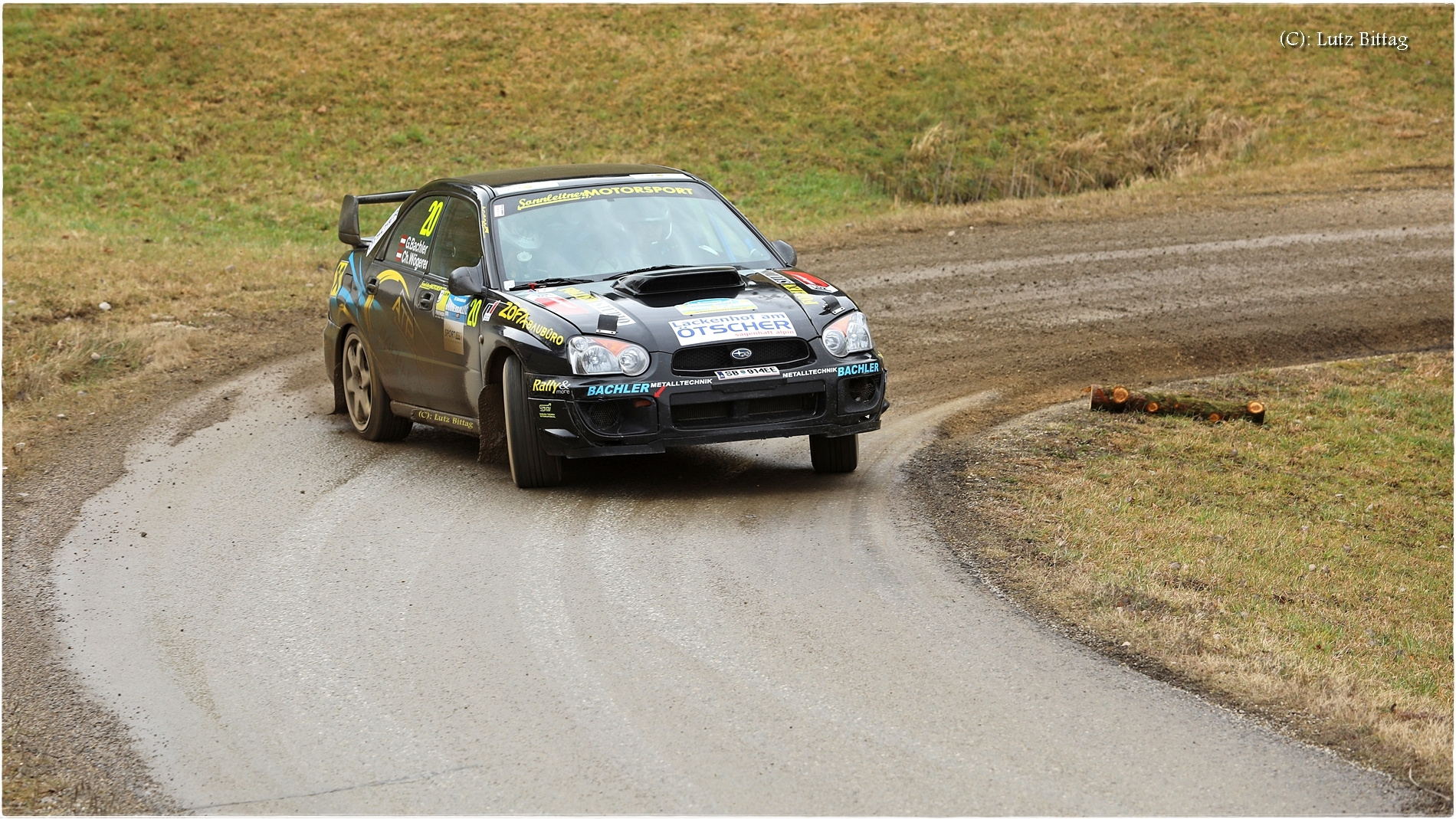 Ein langgezogener Subaru-Drift