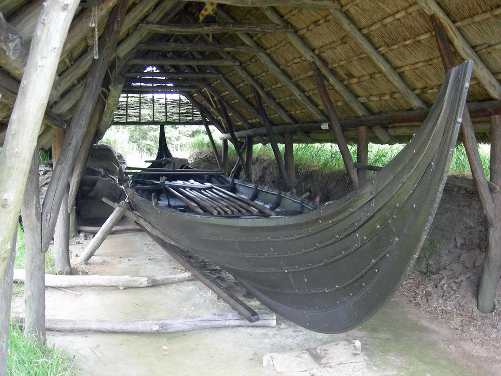 Ein Langschiff im Wikingerdorf bei Bork Havn.