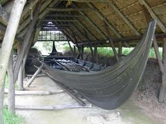 Ein Langschiff im Wikingerdorf bei Bork Havn.