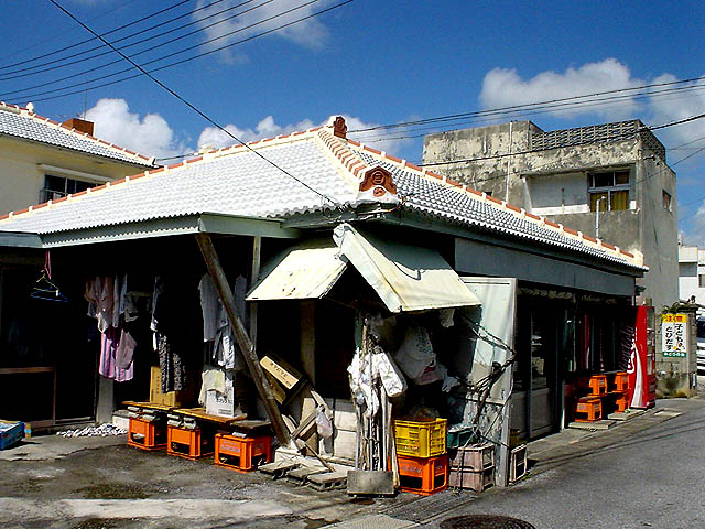 Ein Lebensmittelgeschäft (Naha, Okinawa)