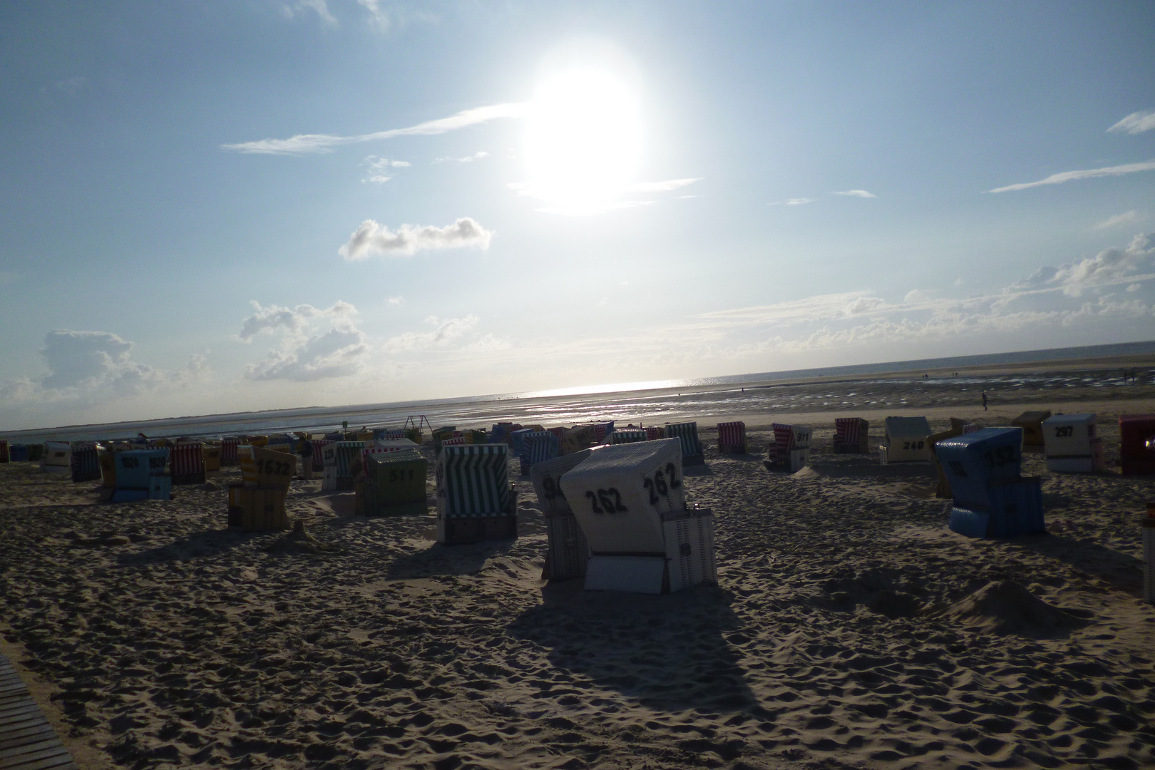 Ein leerer Strand am Vormittag